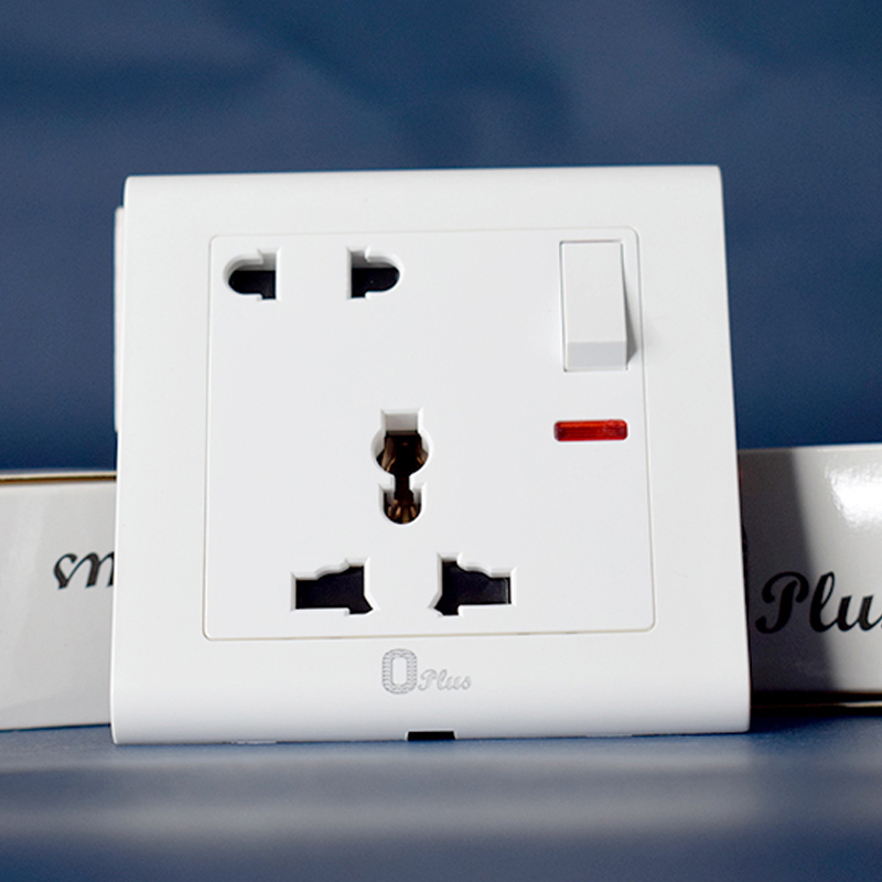 5-pin-multi-socket-white