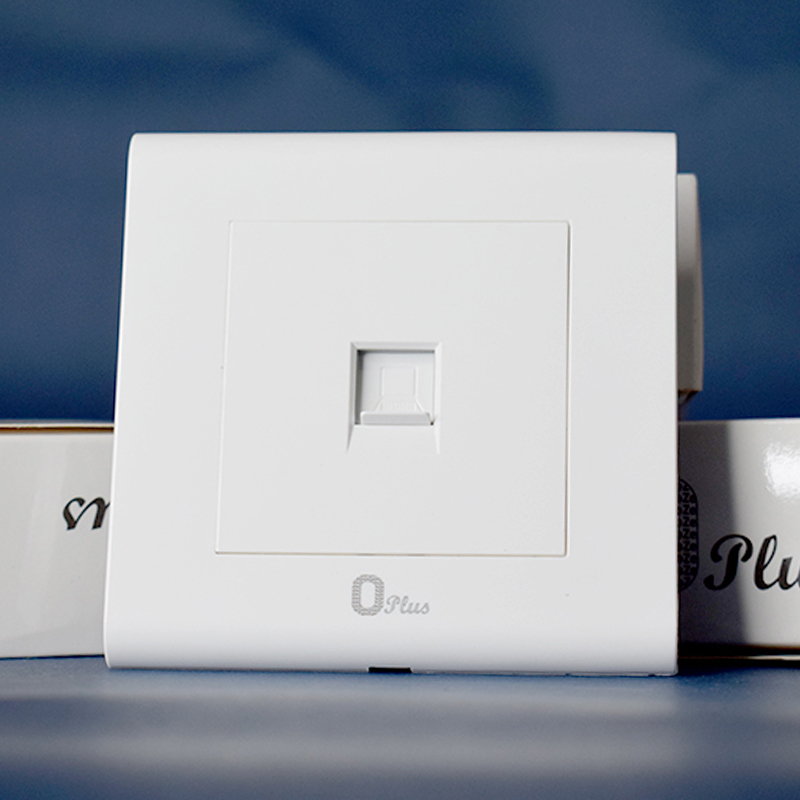 8-pin-data-socket-white